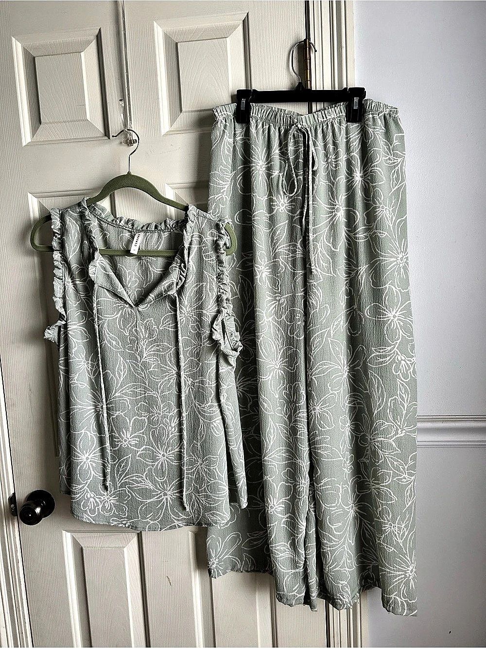 Emerald Floral Wide Leg Set in Green Size Large